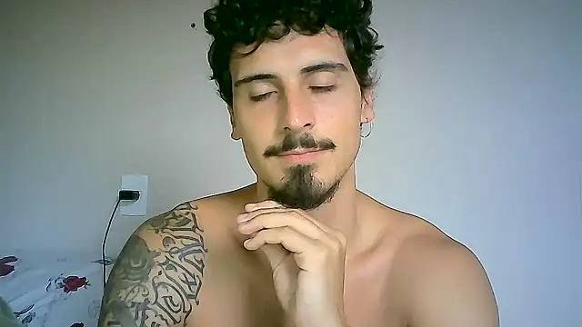 Snapshot of milkoffe chatting on 01.15.25 milkoffe online show from 01.15.25