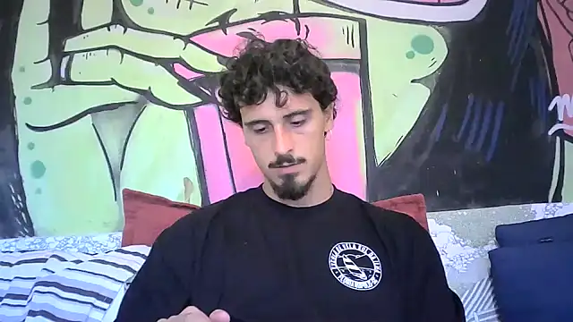 Snapshot of milkoffe chatting on 03.13.25 milkoffe online show from 03.13.25