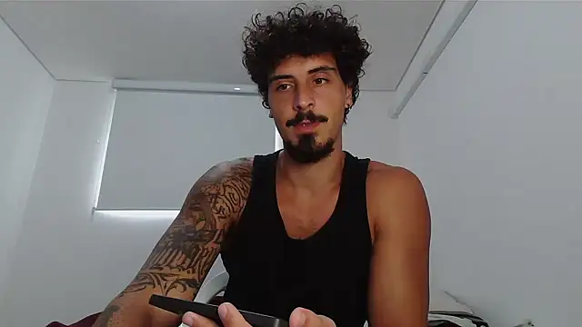 Snapshot of milkoffe chatting on 02.19.26 milkoffe online show from 02.19.26