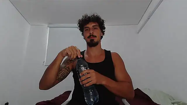 Snapshot of milkoffe chatting on 02.22.26 milkoffe online show from 02.22.26