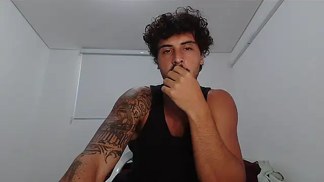 Snapshot of milkoffe chatting on 03.04.26 milkoffe online show from 03.04.26