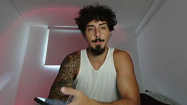 Snapshot of milkoffe chatting on 03.05.26 milkoffe online show from 03.05.26