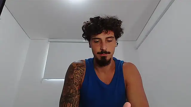 Snapshot of milkoffe chatting on 03.06.26 milkoffe online show from 03.06.26