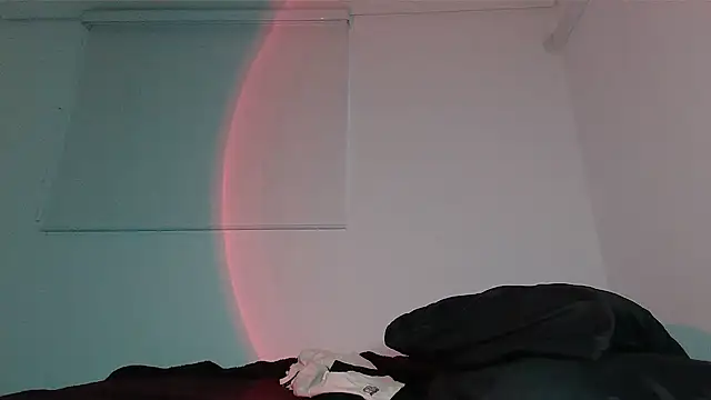 Snapshot of milkoffe chatting on 03.13.26 milkoffe online show from 03.13.26