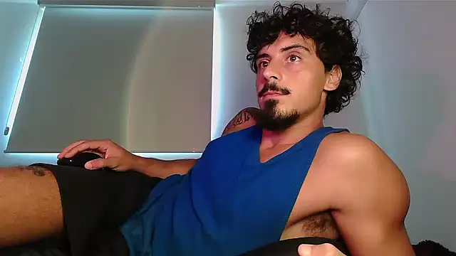 Snapshot of milkoffe chatting on 03.14.26 milkoffe online show from 03.14.26