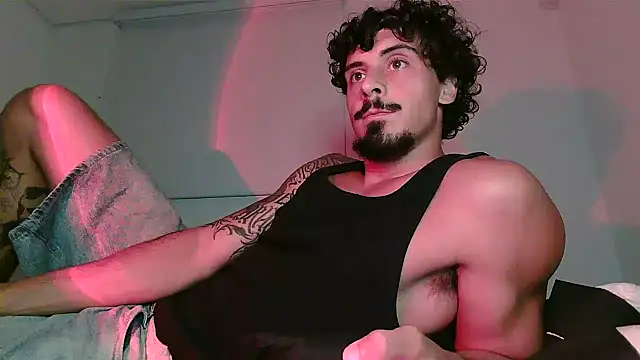 Snapshot of milkoffe chatting on 03.17.26 milkoffe online show from 03.17.26