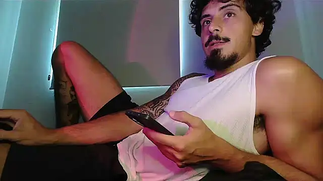 Snapshot of milkoffe chatting on 03.17.26 milkoffe online show from 03.17.26