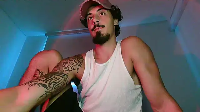 Snapshot of milkoffe chatting on 03.18.26 milkoffe online show from 03.18.26