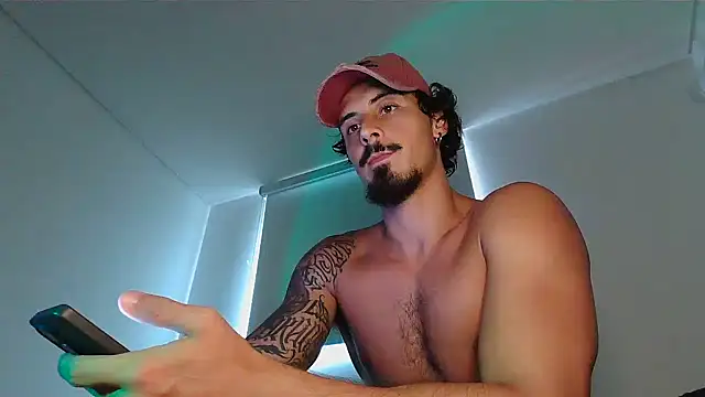 Snapshot of milkoffe chatting on 03.19.26 milkoffe online show from 03.19.26