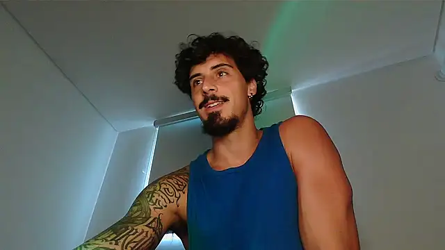 Snapshot of milkoffe chatting on 03.20.26 milkoffe online show from 03.20.26