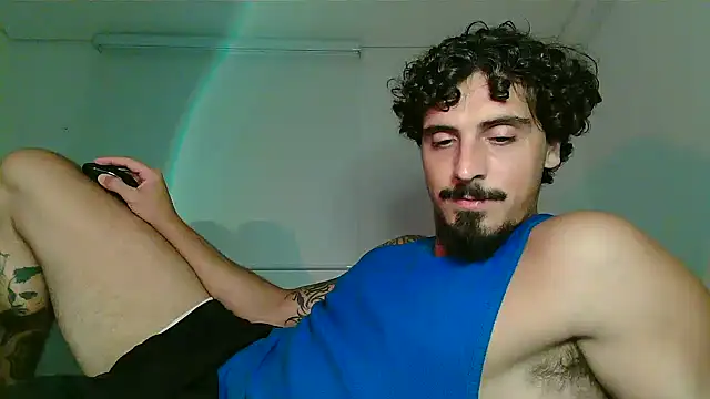 Snapshot of milkoffe chatting on 03.21.26 milkoffe online show from 03.21.26