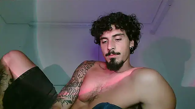 Snapshot of milkoffe chatting on 03.26.26 milkoffe online show from 03.26.26