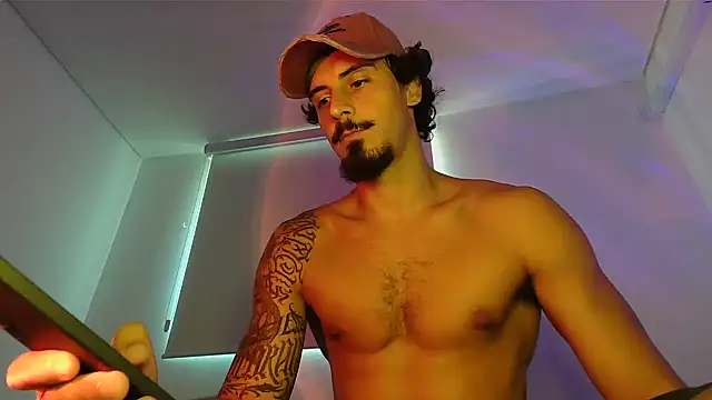 Snapshot of milkoffe chatting on 03.28.26 milkoffe online show from 03.28.26