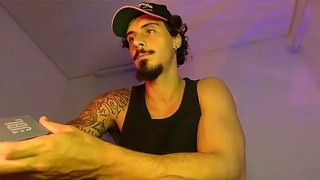 Snapshot of milkoffe chatting on 03.30.26 milkoffe online show from 03.30.26