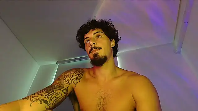 Snapshot of milkoffe chatting on 03.30.26 milkoffe online show from 03.30.26