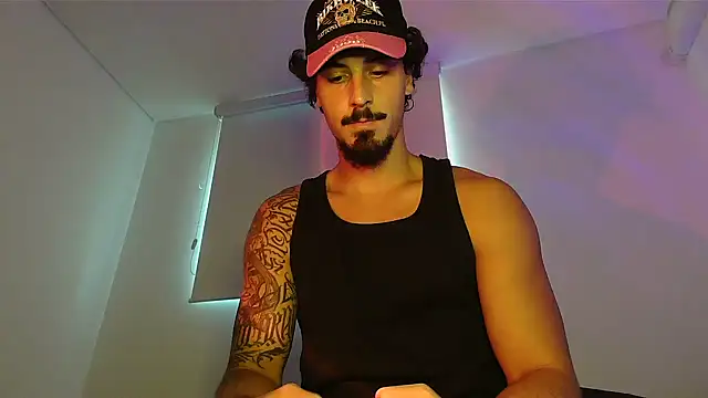 Snapshot of milkoffe chatting on 03.31.26 milkoffe online show from 03.31.26