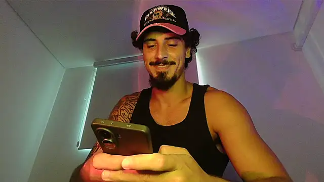 Snapshot of milkoffe chatting on 04.01.26 milkoffe online show from 04.01.26