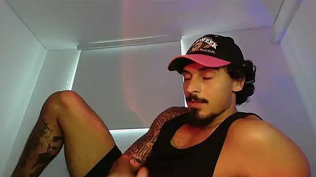 Snapshot of milkoffe chatting on 04.01.26 milkoffe online show from 04.01.26