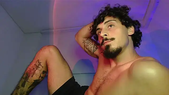 Snapshot of milkoffe chatting on 04.03.26 milkoffe online show from 04.03.26