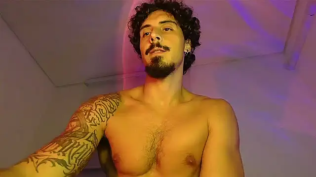 Snapshot of milkoffe chatting on 04.05.26 milkoffe online show from 04.05.26