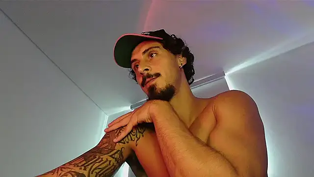 Snapshot of milkoffe chatting on 04.07.26 milkoffe online show from 04.07.26