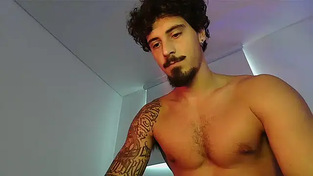 Snapshot of milkoffe chatting on 04.13.26 milkoffe online show from 04.13.26