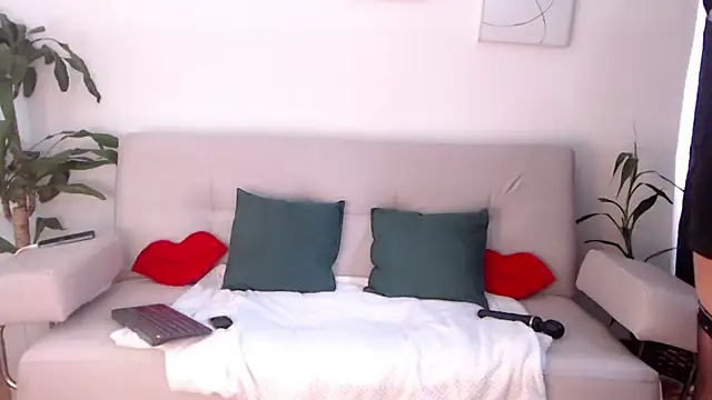 Snapshot of NicollColeman chatting on 11.20.25 NicollColeman online show from 11.20.25