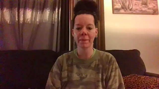 Snapshot of SidneyRaee chatting on 12.04.24 SidneyRaee online show from 12.04.24