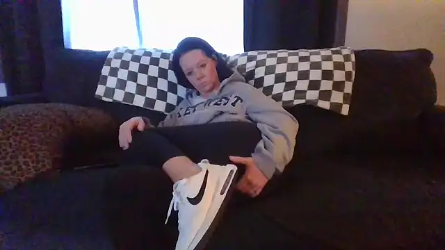 Snapshot of SidneyRaee chatting on 12.18.24 SidneyRaee online show from 12.18.24