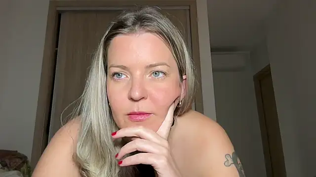 naughtyhollyxxxx online show from 01.09.25