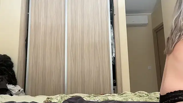 naughtyhollyxxxx online show from 10.08.25