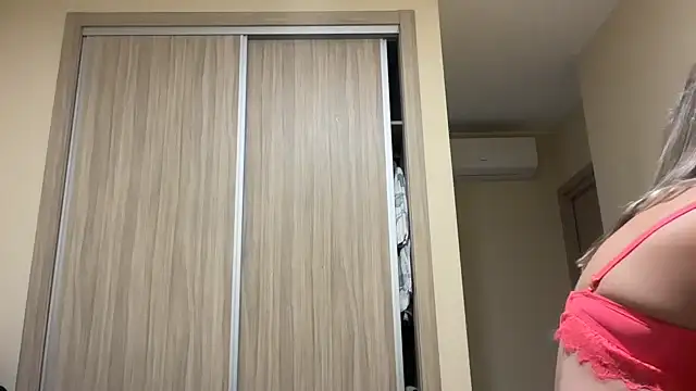 naughtyhollyxxxx online show from 10.16.25