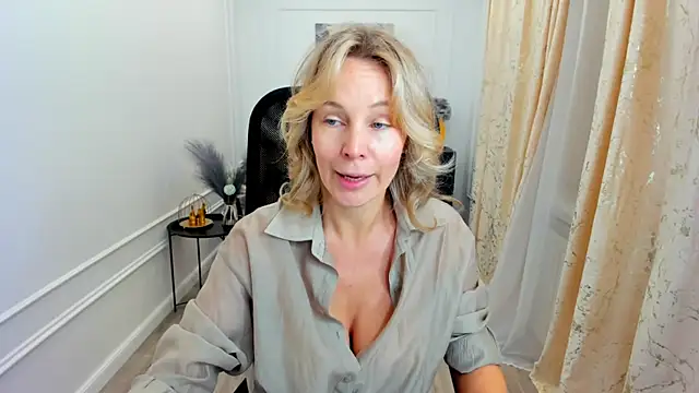 Snapshot of Sinty_Devis chatting on 06.19.26 Sinty Devis online show from 06.19.26