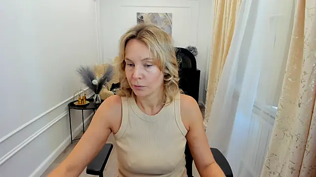 Snapshot of Sinty_Devis chatting on 06.23.26 Sinty Devis online show from 06.23.26