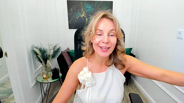 Snapshot of Sinty_Devis chatting on 06.25.26 Sinty Devis online show from 06.25.26