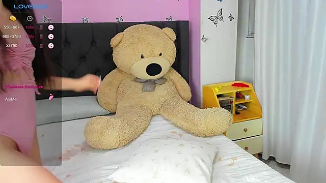 SophiaLiu online show from 02.25.25