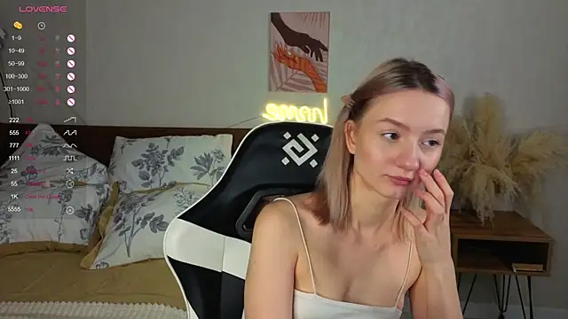 IdaValenti online show from 10.13.25