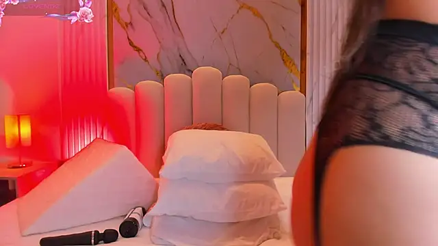 Snapshot of carolriveraa_ chatting on 03.18.25 carolriveraa online show from 03.18.25