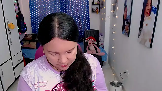 Snapshot of claryssa_ chatting on 12.04.25 claryssa online show from 12.04.25