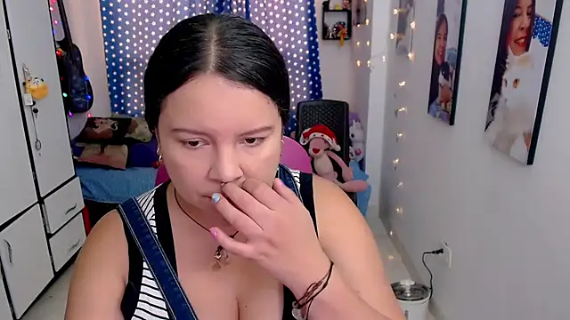 Snapshot of claryssa_ chatting on 12.05.25 claryssa online show from 12.05.25