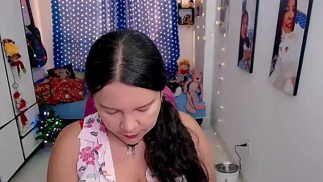 Snapshot of claryssa_ chatting on 12.13.25 claryssa online show from 12.13.25