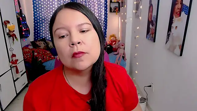 Snapshot of claryssa_ chatting on 12.20.25 claryssa online show from 12.20.25