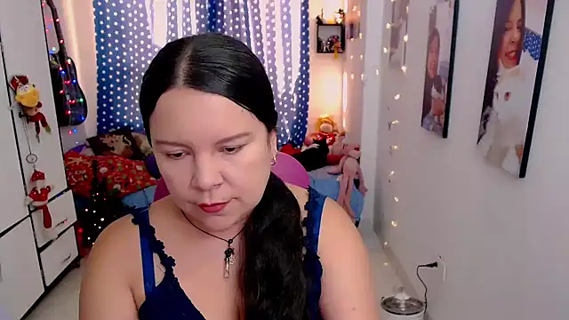 Snapshot of claryssa_ chatting on 12.21.25 claryssa online show from 12.21.25