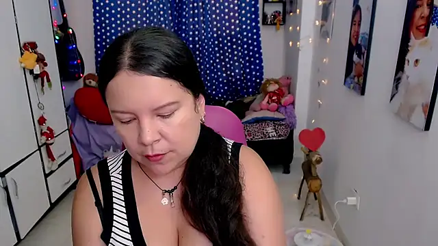 Snapshot of claryssa_ chatting on 02.13.26 claryssa online show from 02.13.26