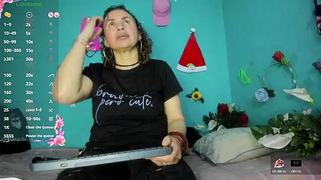 SheraHadee online show from 12.17.25