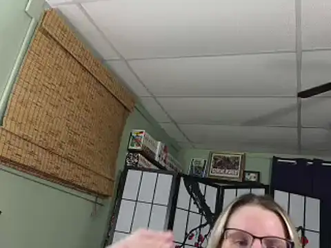 Sarahtineke online show from 01.12.25