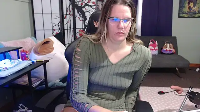 Sarahtineke online show from 10.21.25