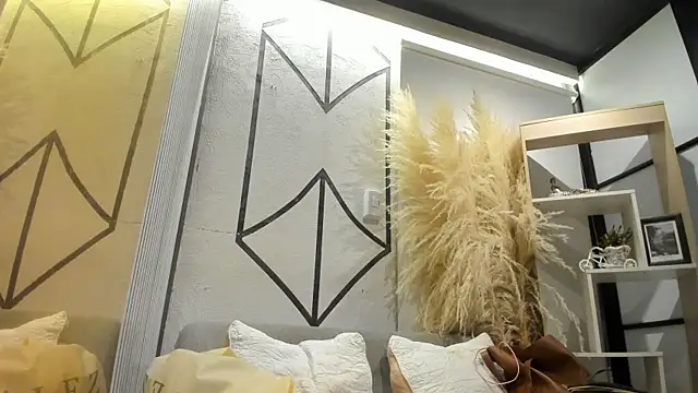 NicolRoss  online show from 04.04.26