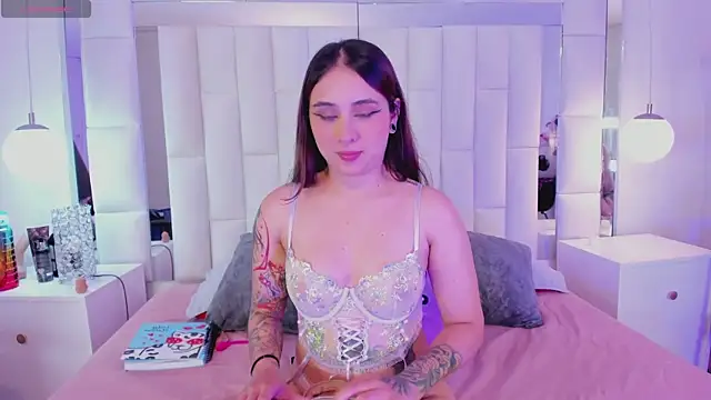 Snapshot of Luciana_66 chatting on 02.01.25 Luciana 66 online show from 02.01.25
