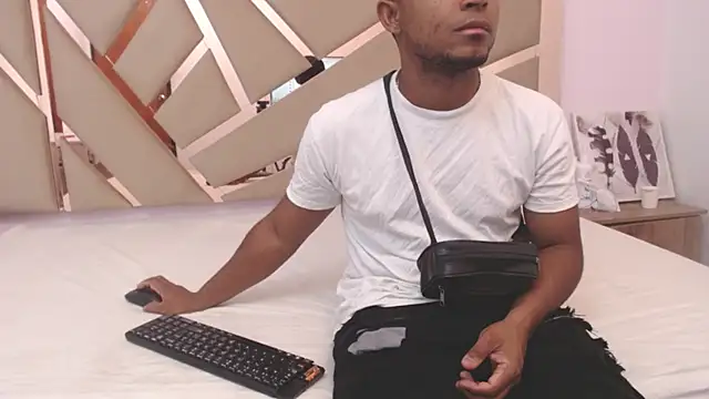 Snapshot of you_and_i9 chatting on 10.31.25 you and i9 online show from 10.31.25